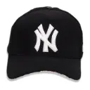 Gorra NY negra enmallada