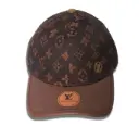 Gorra  Louis Vuitton: Elegancia y Estilo Inconfundible en una Sola Gorra