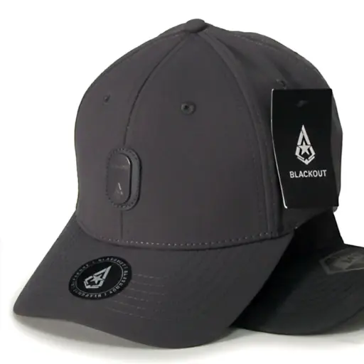 [G236] Gorra Blackout Clásica Logotipo Metálico gris