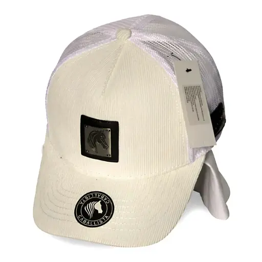 [G613] Gorra Caballista Logo Metalico Enmallada blanca